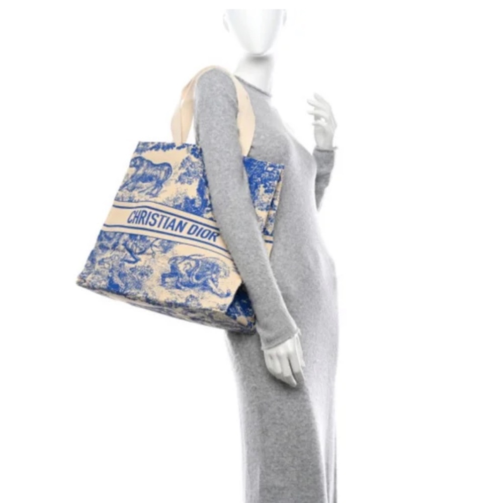 Authentic Christian Dior Straw Tote. *VIP* - Picture 3 of 3